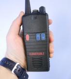 Радиостанция Entel в руке сотрудника ЗАО Радиостанция Entel в руке сотрудника ЗАО