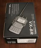 Портативная радиостанция Yaesu VX-8R. Внешняя упаковка Портативная радиостанция Yaesu VX-8R. Внешняя упаковка